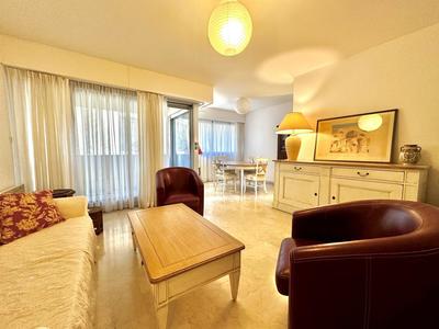 Appartement - 82 m² - 3 pièces