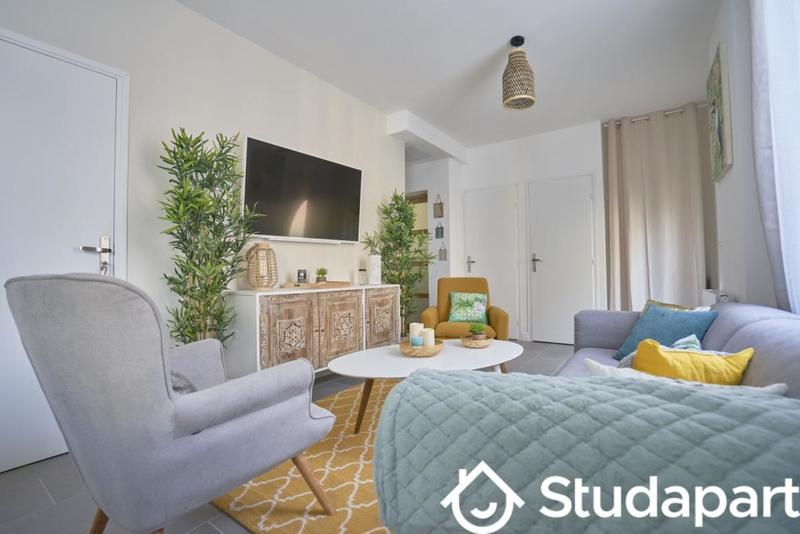 Chambre - 11 m² - 1 pièce