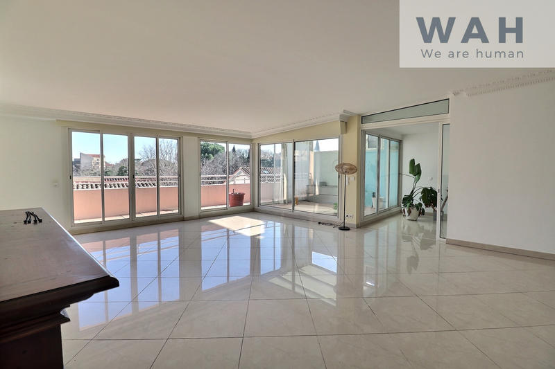 Duplex - 242 m² - 6 pièces