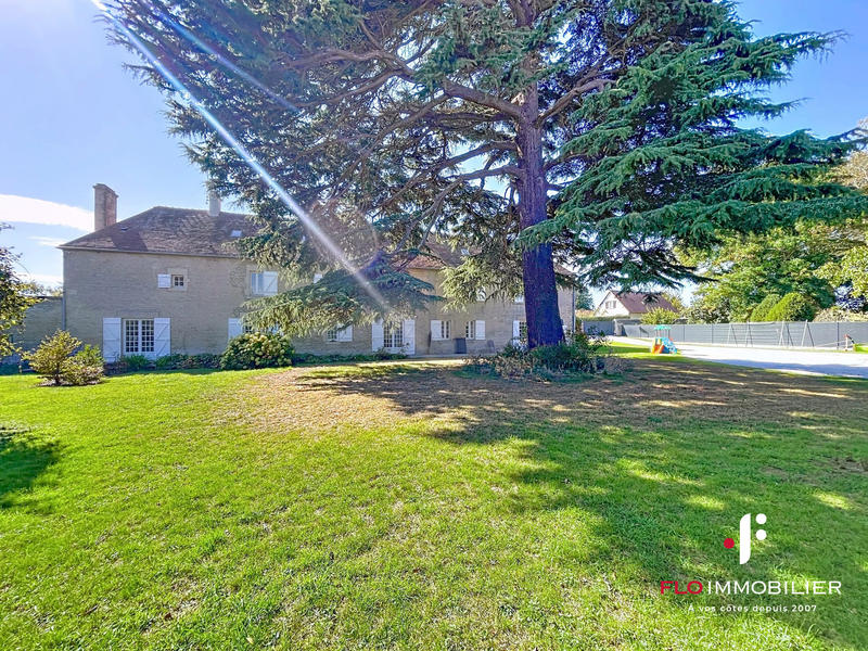 Maison ancienne - 328 m² - 8 pièces