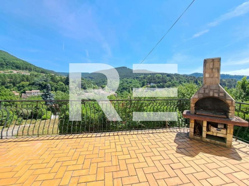 Villa - 208 m² - 9 pièces