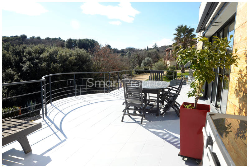 Villa - 240 m² - 9 pièces