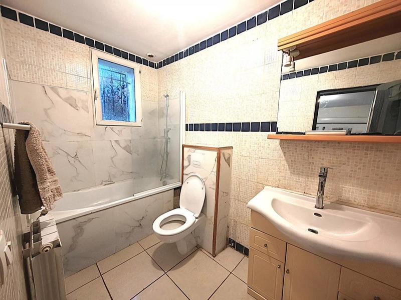 Propriété - 300 m² - 16 pièces