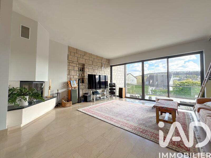 Maison - 220 m² - 9 pièces