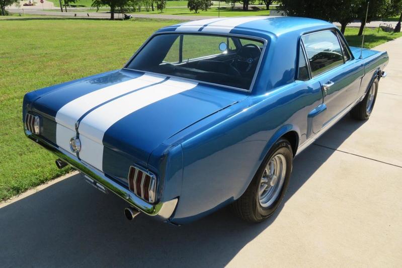Ford Mustang coupé V8