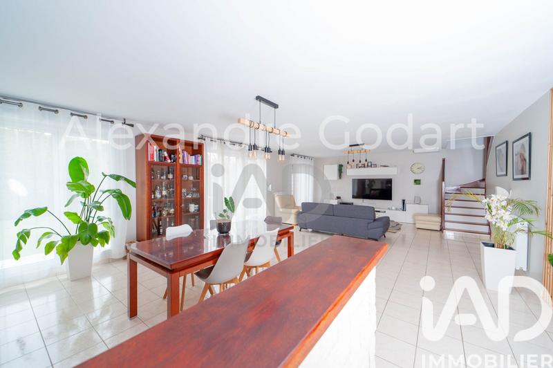 Maison - 211 m² - 8 pièces