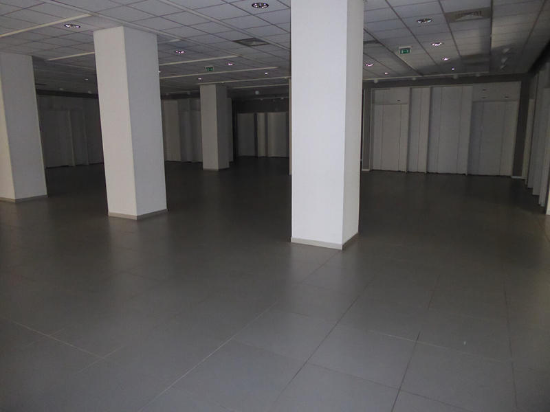 Local commercial - 1 400 m²