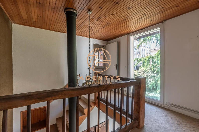 Maison - 265 m² - 7 pièces