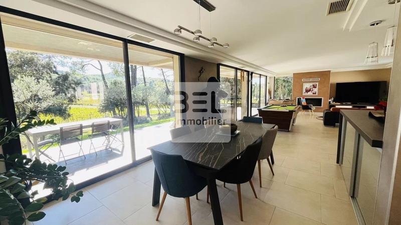 Villa - 258 m² - 8 pièces