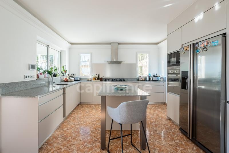 Maison - 200 m² - 6 pièces