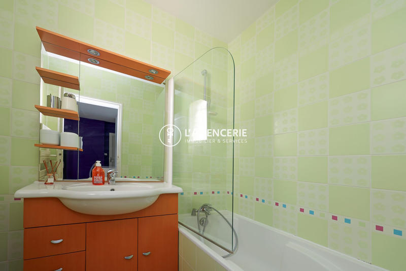 Maison - 260 m² - 10 pièces