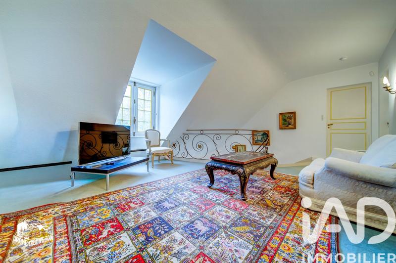 Maison - 239 m² - 7 pièces