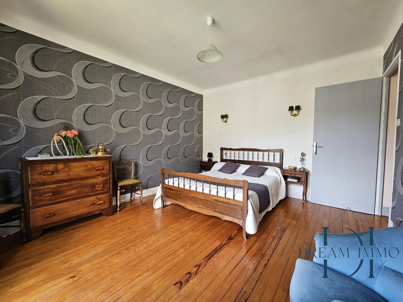 Maison - 240 m² - 10 pièces