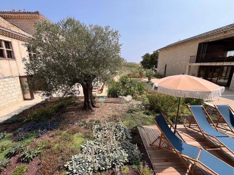 Maison - 600 m² - 17 pièces