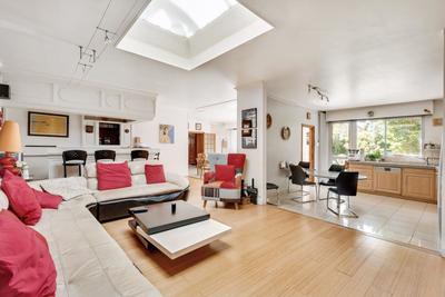 Maison - 245 m² - 7 pièces