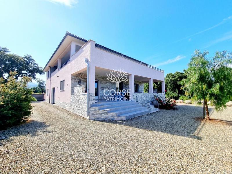 Villa - 215 m² - 9 pièces