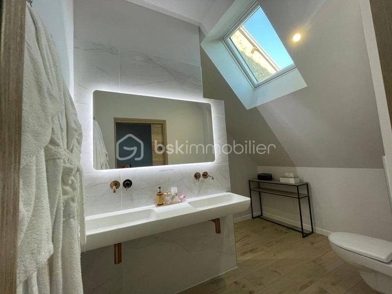 Demeure - 371 m² - 8 pièces