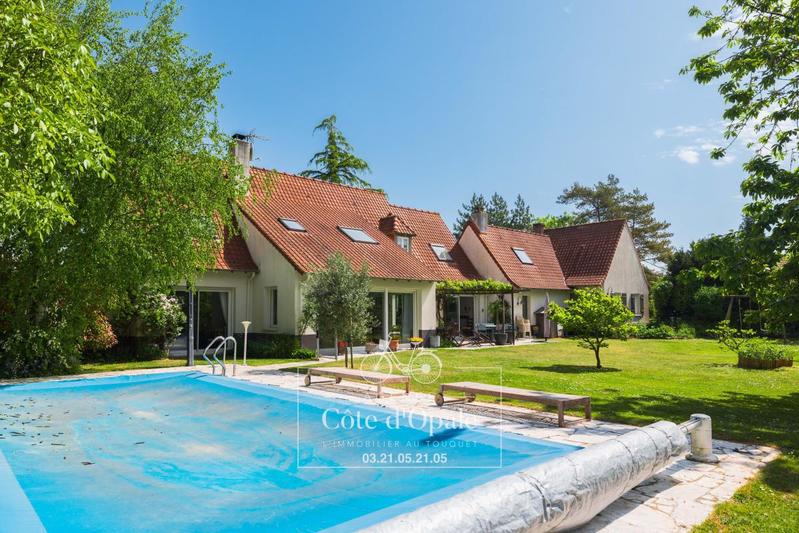 Propriété - 234 m² - 9 pièces