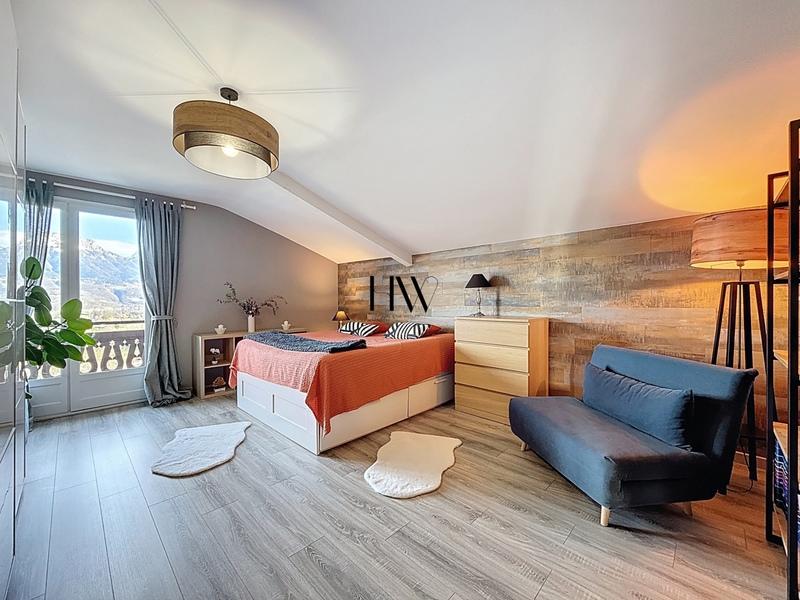 Maison - 176 m² - 8 pièces