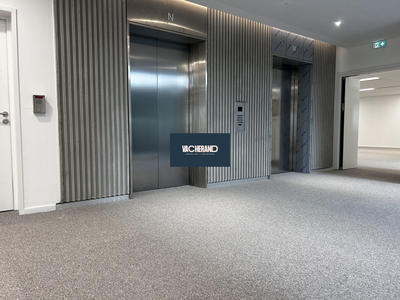 Bureau - 749 m² - 1 pièce