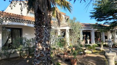 Villa - 280 m² - 10 pièces