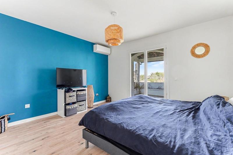 Maison - 235 m² - 7 pièces