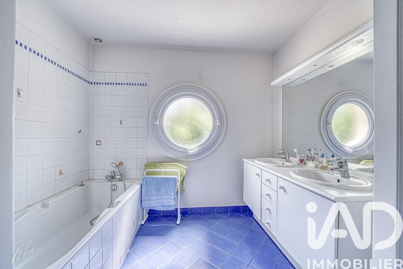 Maison - 214 m² - 8 pièces