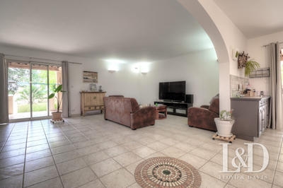 Maison - 239 m² - 8 pièces