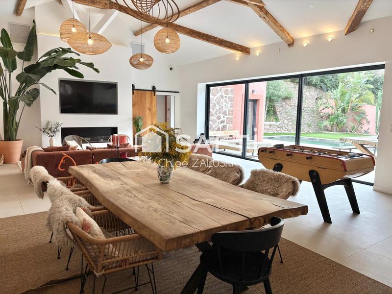 Maison - 280 m² - 7 pièces