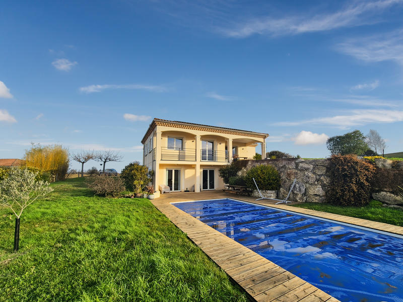 Maison - 205 m² - 5 pièces