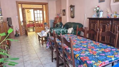 Maison - 147 m² - 6 pièces