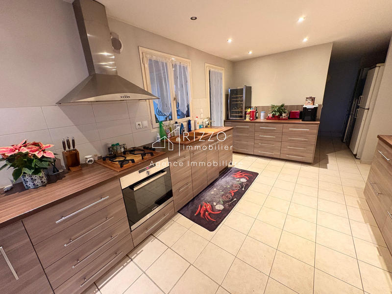 Maison - 167 m² - 6 pièces