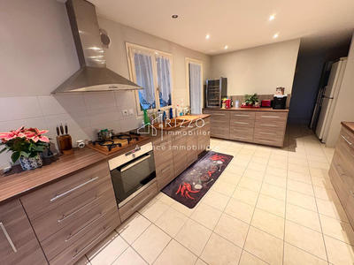 Maison - 167 m² - 6 pièces