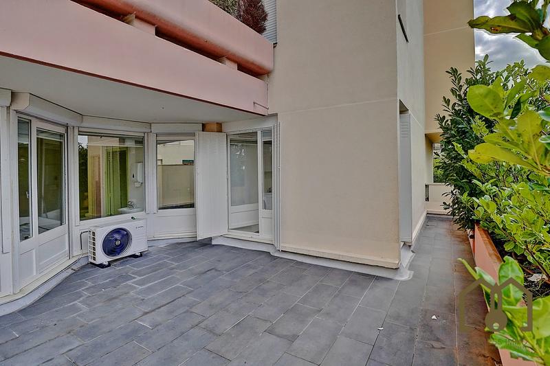 Local commercial - 77 m² - 3 pièces