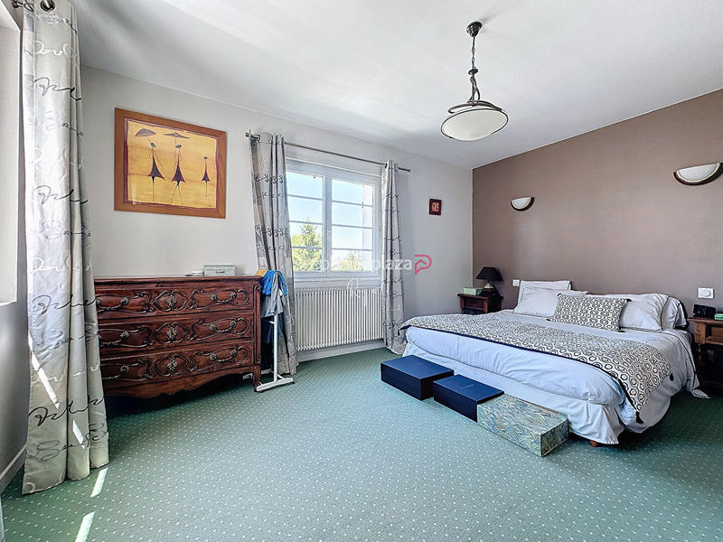 Maison - 180 m² - 8 pièces