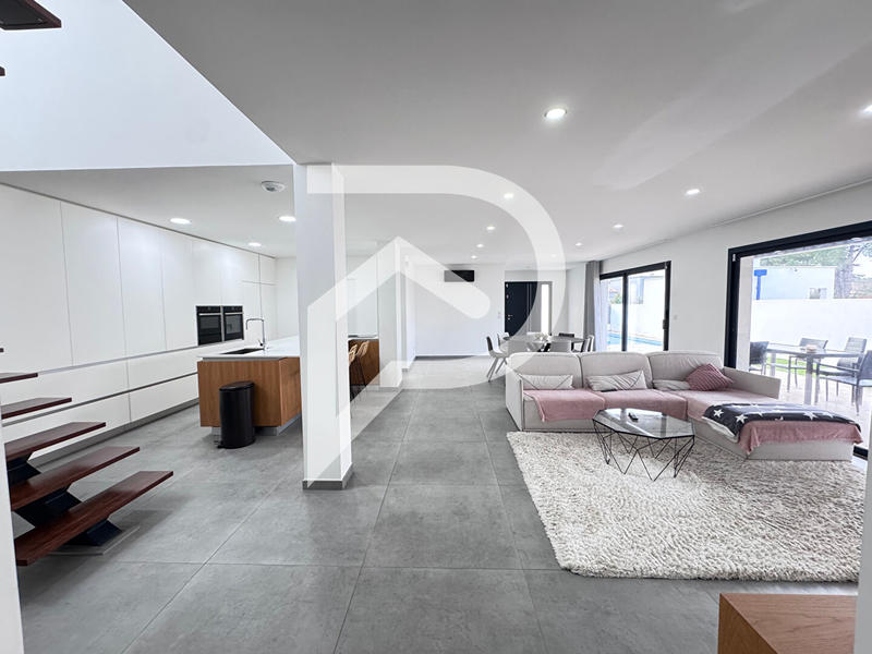 Maison - 183 m² - 6 pièces