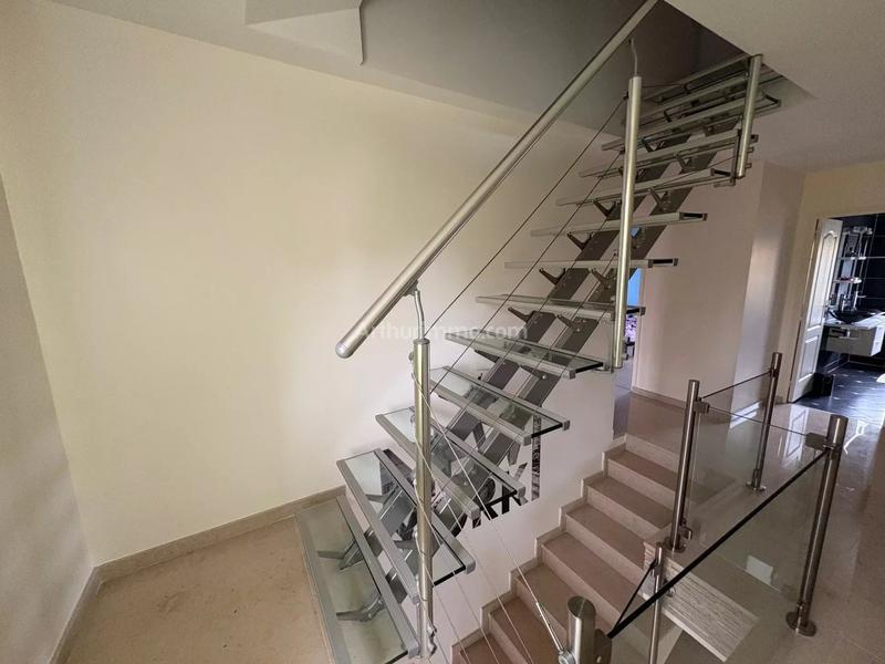 Maison - 174 m² - 8 pièces