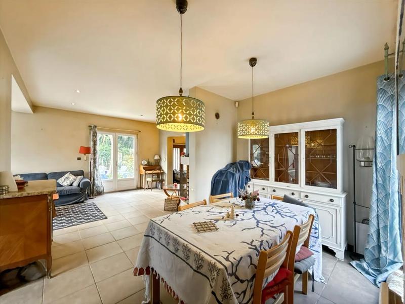 Maison - 137 m² - 9 pièces