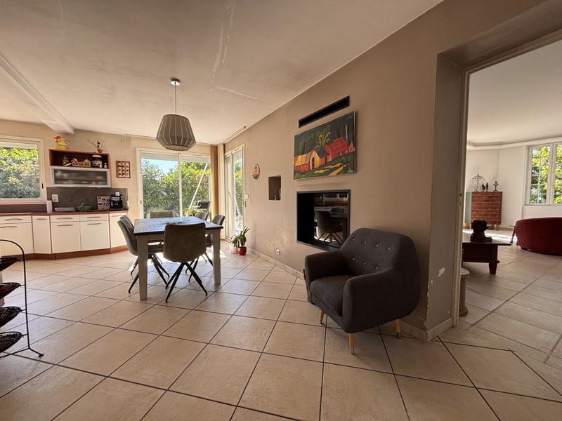 Maison - 218 m² - 7 pièces