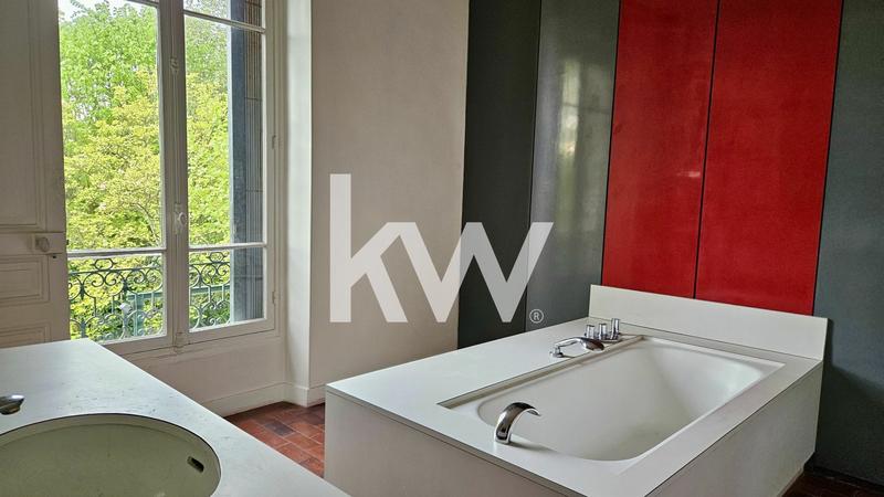 Demeure - 420 m² - 11 pièces