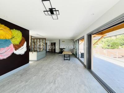 Villa - 224 m² - 6 pièces