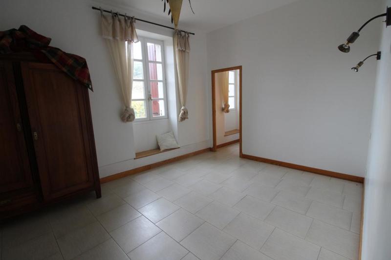 Propriété - 304 m² - 9 pièces
