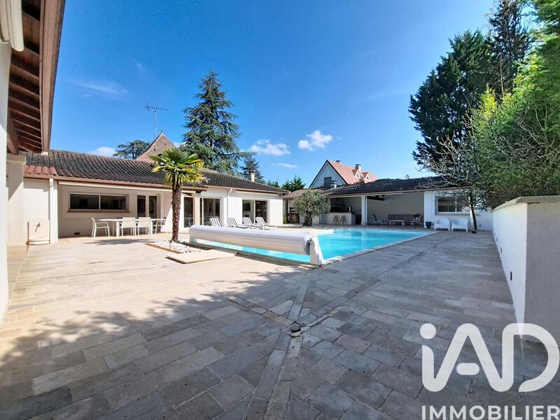 Maison - 305 m² - 9 pièces