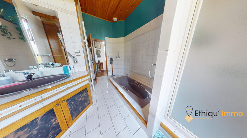 Maison - 192 m² - 7 pièces