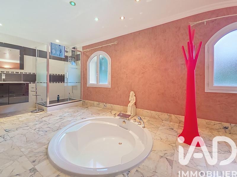 Maison - 223 m² - 5 pièces