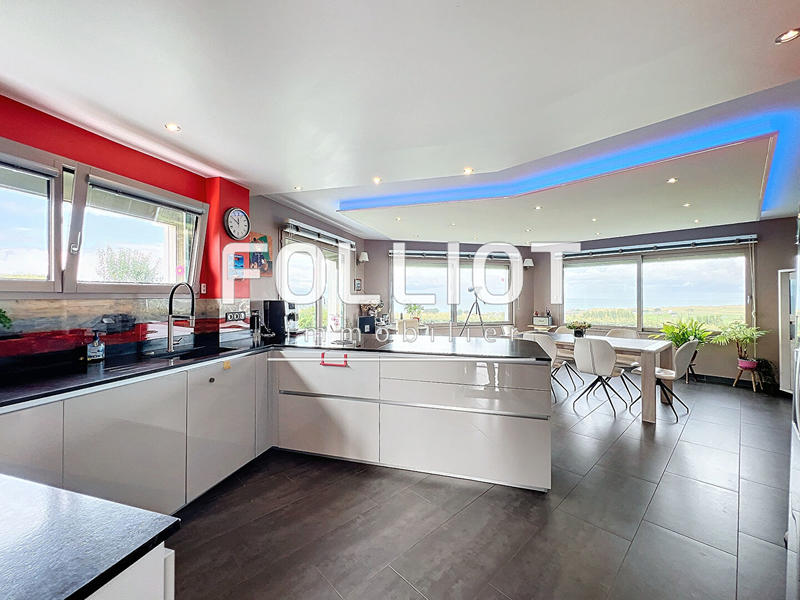 Maison - 215 m² - 10 pièces