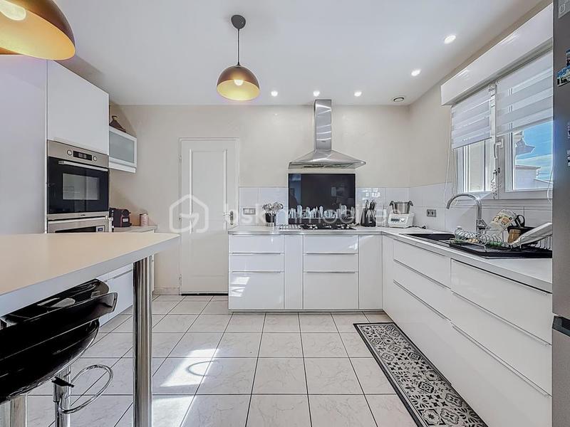 Maison traditionnelle - 105 m² - 5 pièces