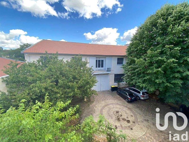 Maison - 220 m² - 7 pièces