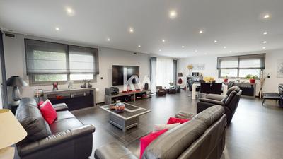 Maison - 309 m² - 10 pièces