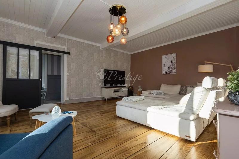 Maison - 222 m² - 7 pièces